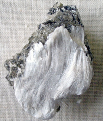 Asbestos_with_muscovite.jpg